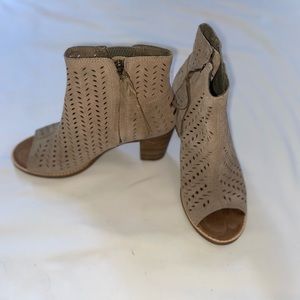 Tan Tom Boots